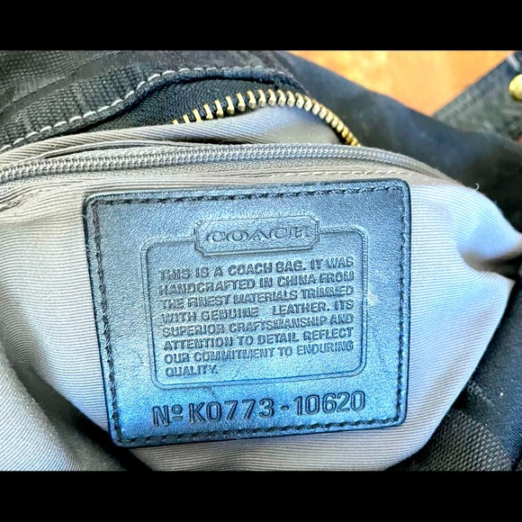 Coach Black Shoulder Tote in Signature Canvas - Picture 4 of 5